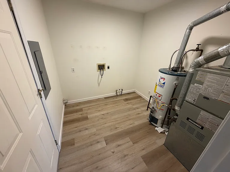 601-603 N Poplar St #601 — Photo 17