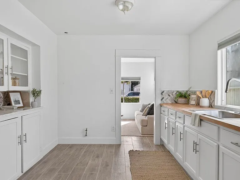 295 W Mission Ave — Photo 5