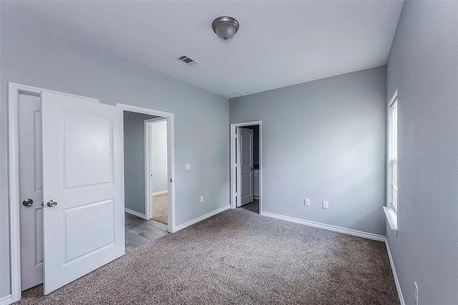 3 bed, 1065 sqft, $1,375 — Photo 3