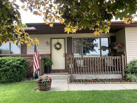 3rd image of 66281 Chamfers Ln