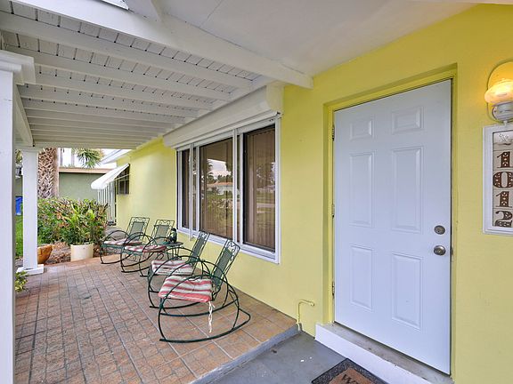 5th image of 1012 SE 14th Ct