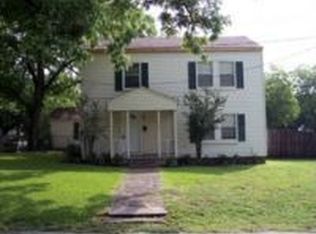 1320 N Gaines St, Ennis, TX 75119