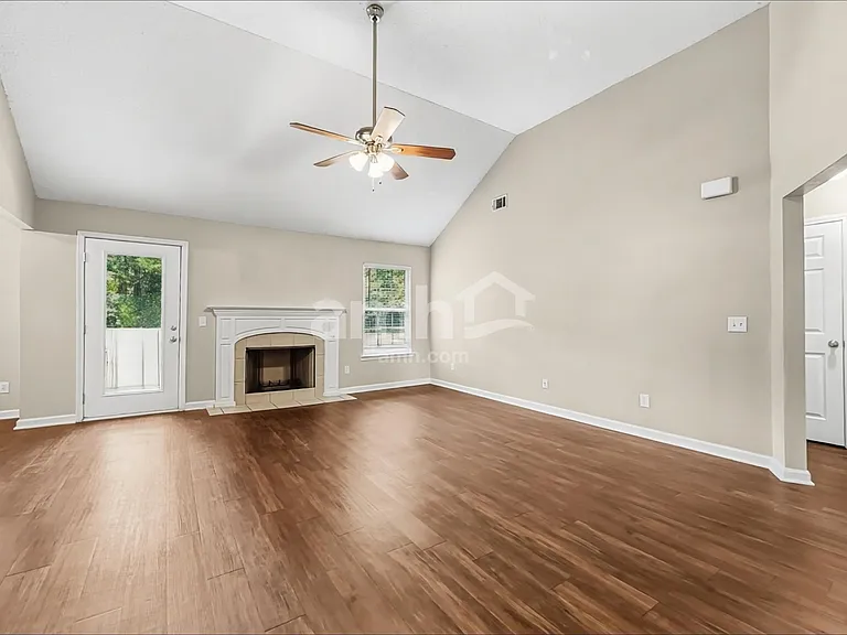 175 Huger St — Photo 7