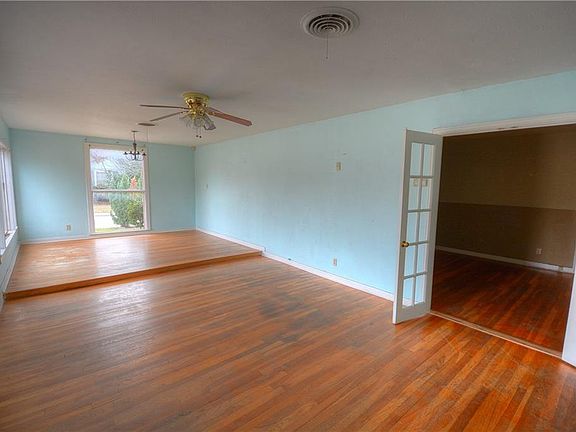 3rd image of 4001 Belford Ave