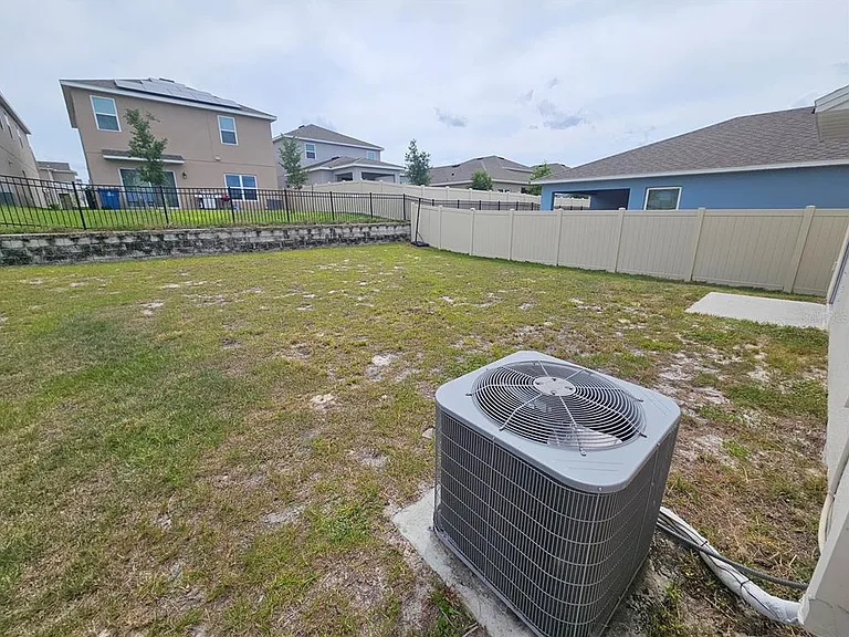 1387 Berry Ln — Photo 33