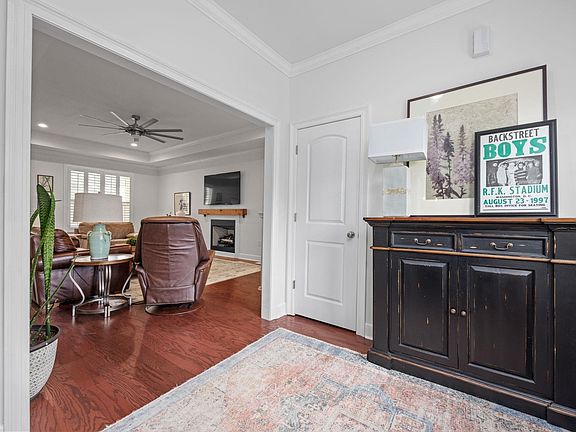 5th image of 43 Magnolia Ln