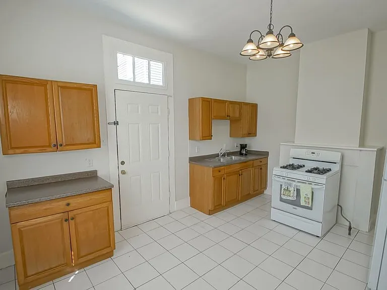 2415 Chippewa St — Photo 12