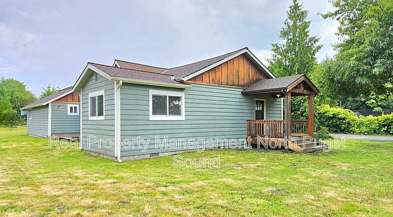 3 bed, 2.0 bath, 1900 sqft, $2,795 — Photo 2
