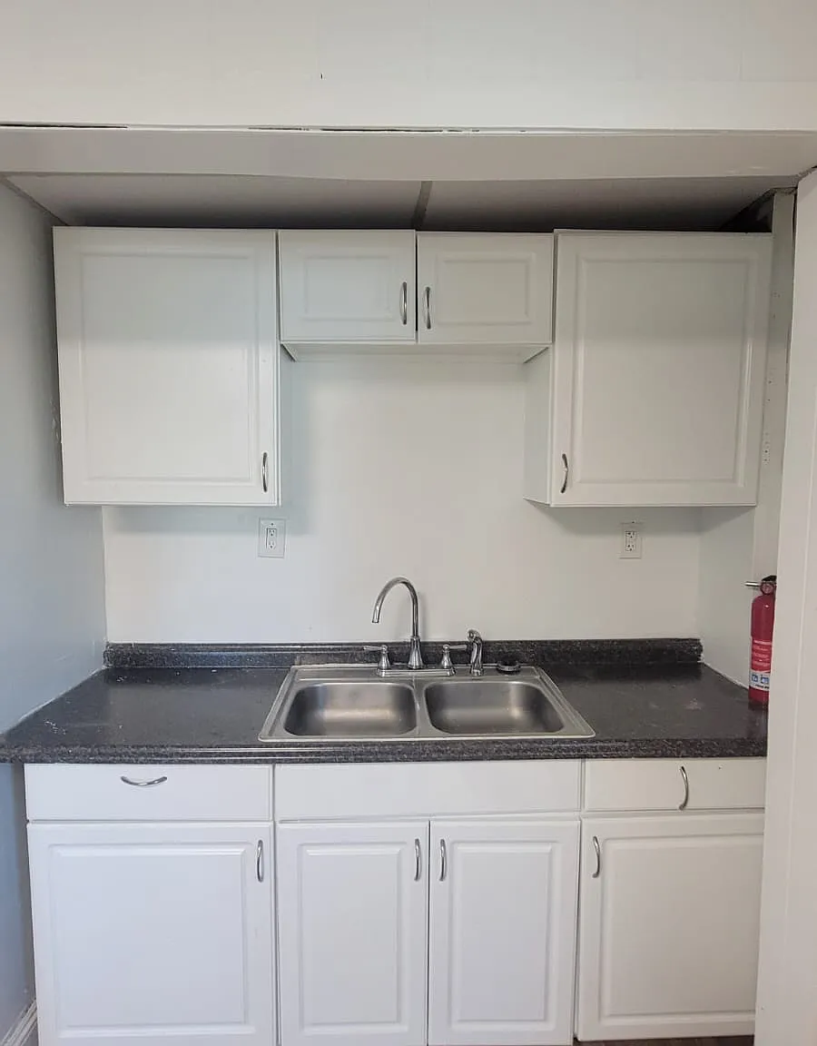 3 bed, $1,300 — Photo 2