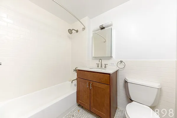 Rented by A&E Real Estate Management | media 25