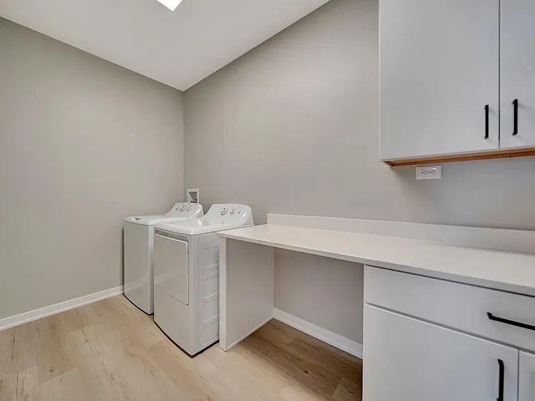 9049 S 42nd St — Photo 32