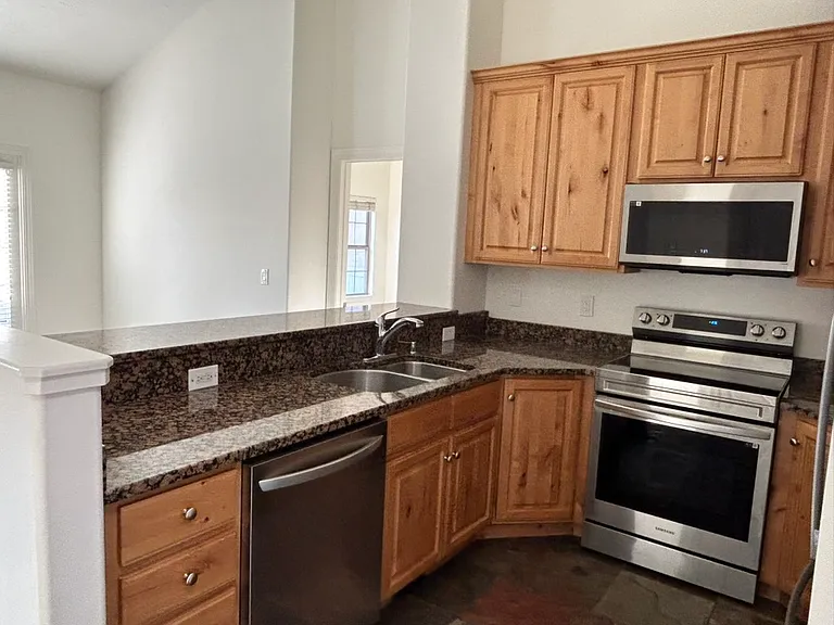 607 E Wyngate Pointe Ln — Photo 6