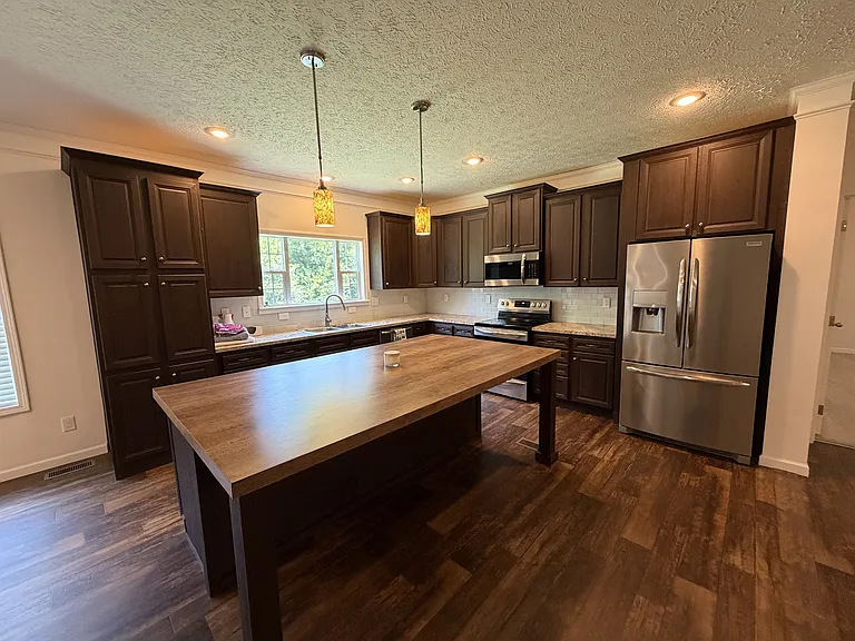 1311 E Memorial Hwy — Photo 3