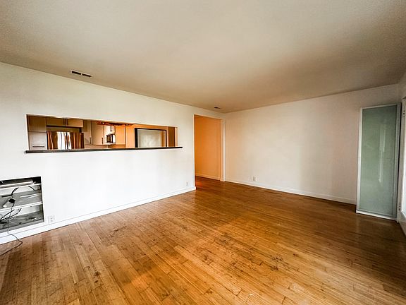 2nd image of 808 N Orange Grove Ave #1