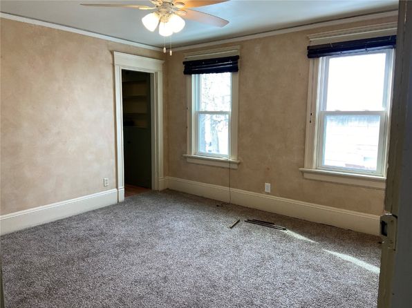 cedar-rapids-iowa-443556854 picture