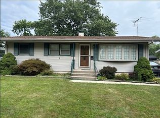 18 Blackhawk Dr, Thornton, IL 60476