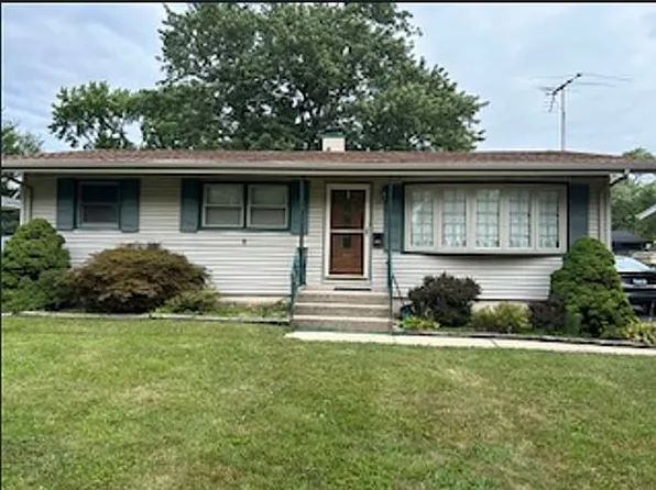 18 Blackhawk Dr, Thornton, IL 60476