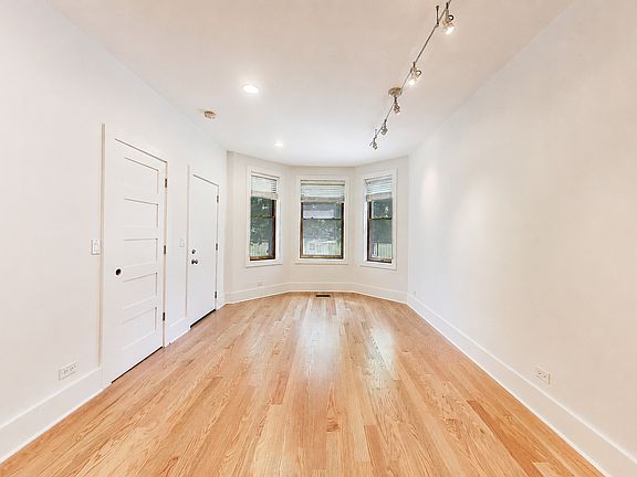 2nd image of 2132 N Oakley Ave #1