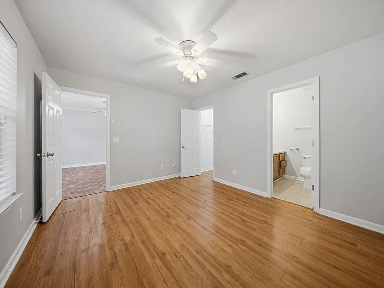 4800 Leah Ln — Photo 2