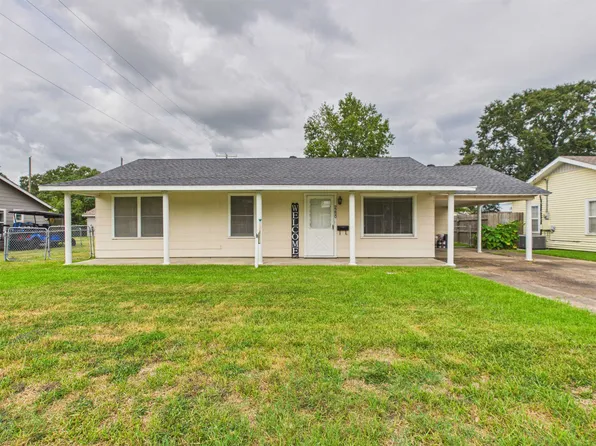2250 3rd St, Port Neches, TX 77651
