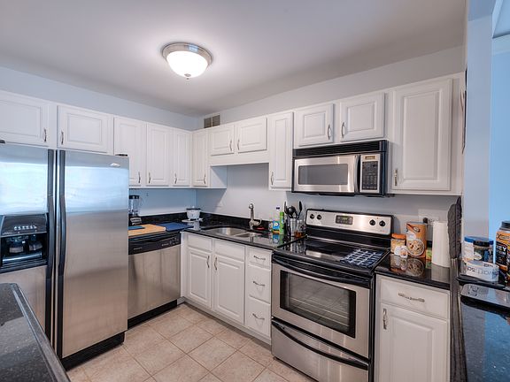 5th image of 211 E Ohio St APT 1501
