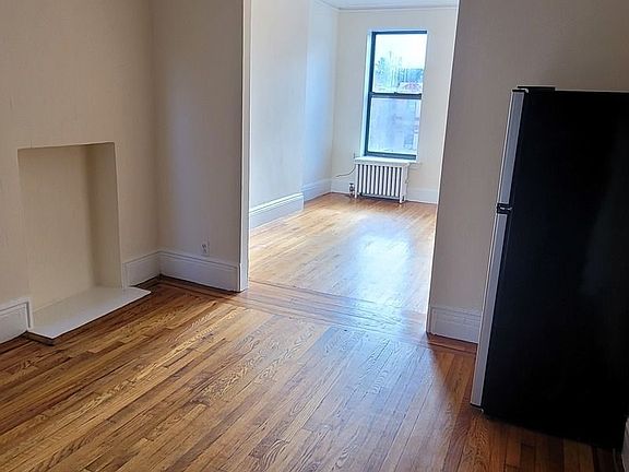 3rd image of 196 W 10th St APT 5C