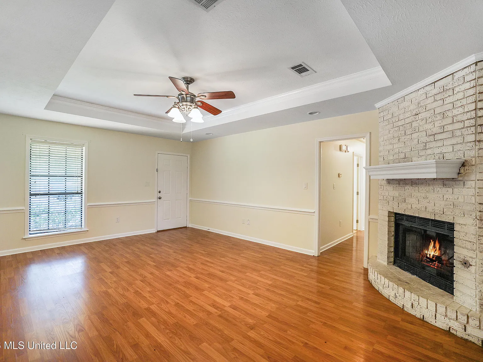 3 bed, 2.0 bath, 1370 sqft, $2,000 — Photo 3