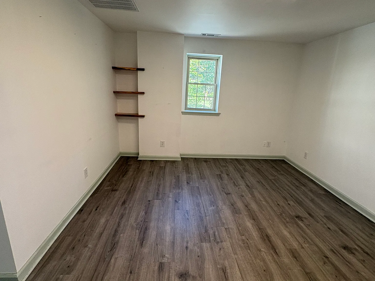 2 bed, 900 sqft, $1,500 — Photo 3