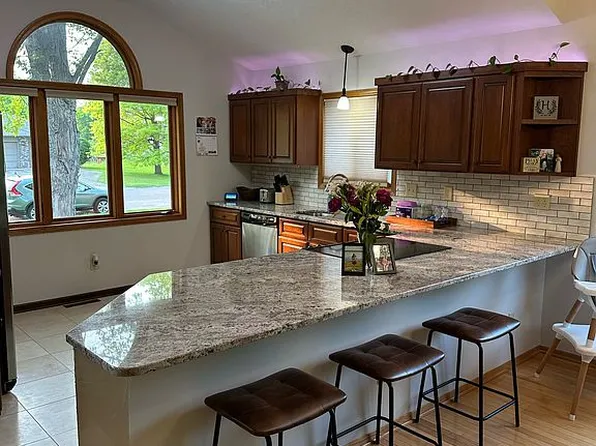 4320 Polaris Ln N, Plymouth, MN 55446