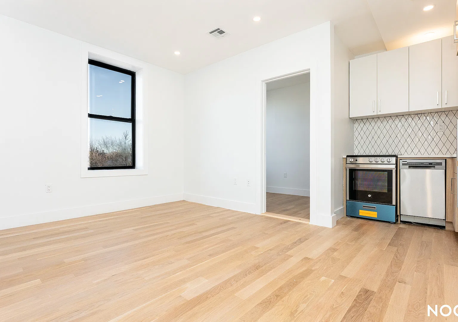 1635 Putnam Avenue — Photo 1