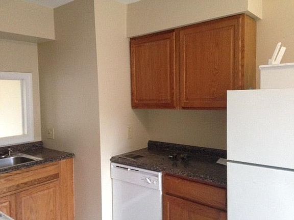 4th image of 390 Newburn Dr