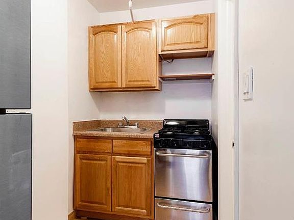 5th image of 624 W End Ave APT 6
