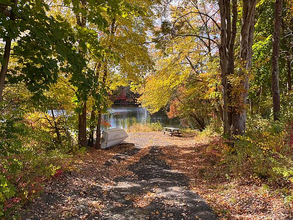 4th image of 144 Pond Cir