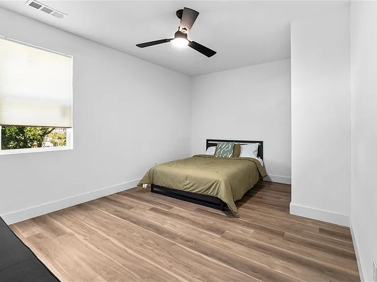 598 Formwalt St SW #B — Photo 36