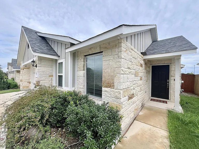 1340 Low Branch Ln — Photo 3
