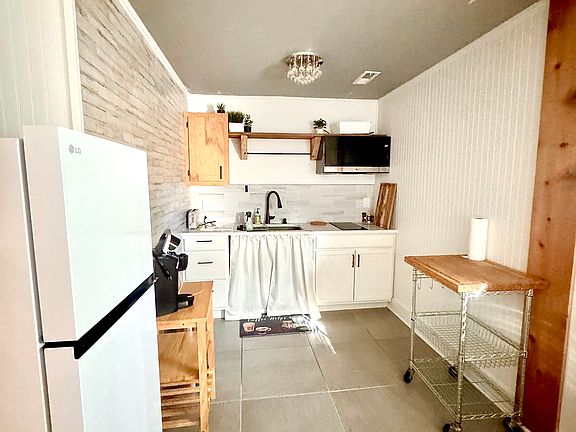 4th image of 1382 Cavern Court Front