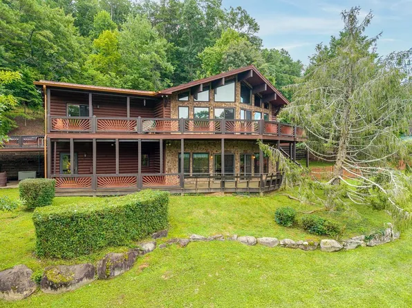 131 Talona Lake Ter, Ellijay, GA 30536