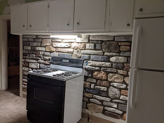 3rd image of 4655 Broadway Ave
