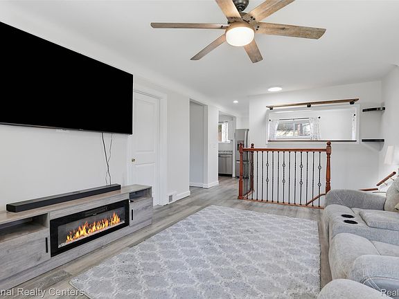2nd image of 1284 Atkinson Ave