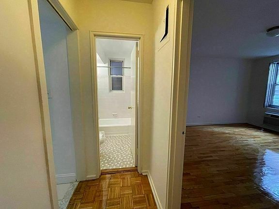 5th image of 71-40 112th St #2O7