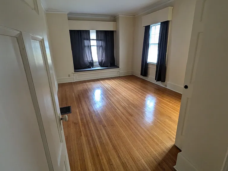 8 Buckingham St #1 — Photo 2