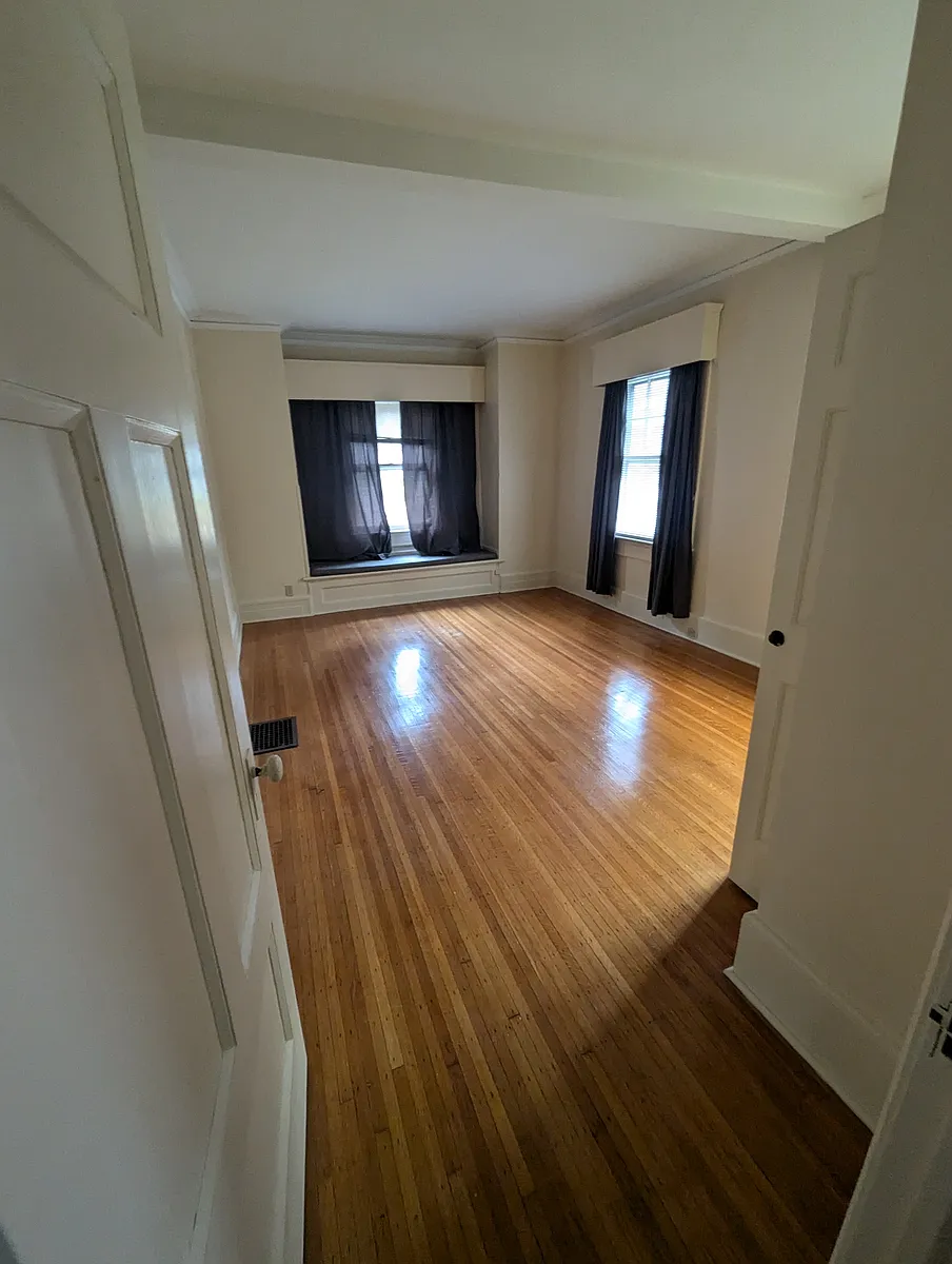Building Photo - 8 Buckingham St #1