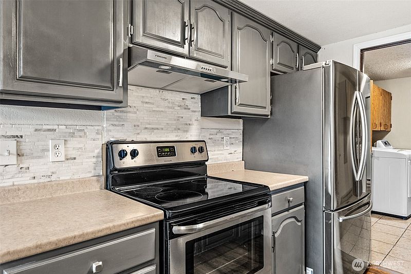 4th image of 1711 S 66th Avenue