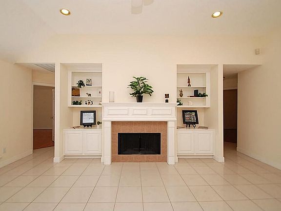 4th image of 4907 Plantation Colony Dr