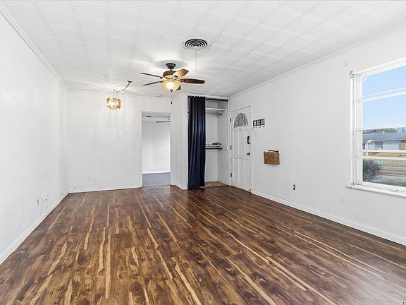 5th image of 3830 Southport
