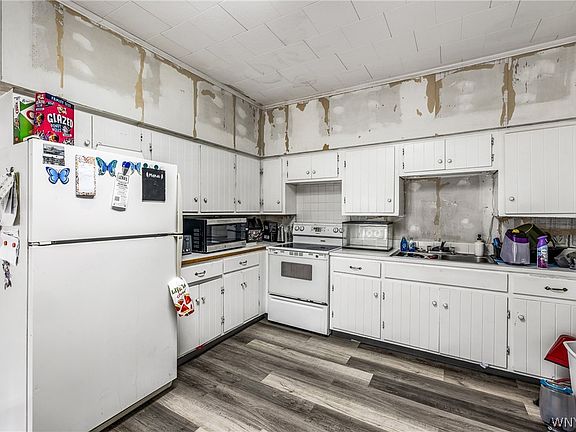 5th image of 185 Temple St