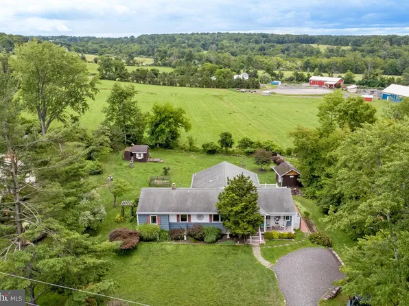 22 Lake Dr, Lambertville, NJ 08530