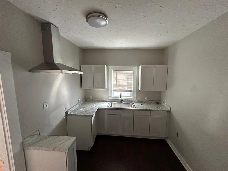 310 W Kenton St — Photo 4