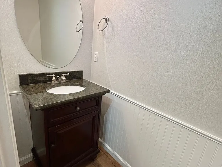 562 N Paddington Pl — Photo 19