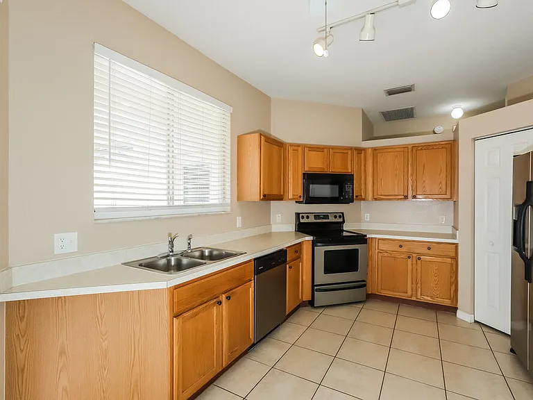 1253 Millbrook Cir — Photo 7